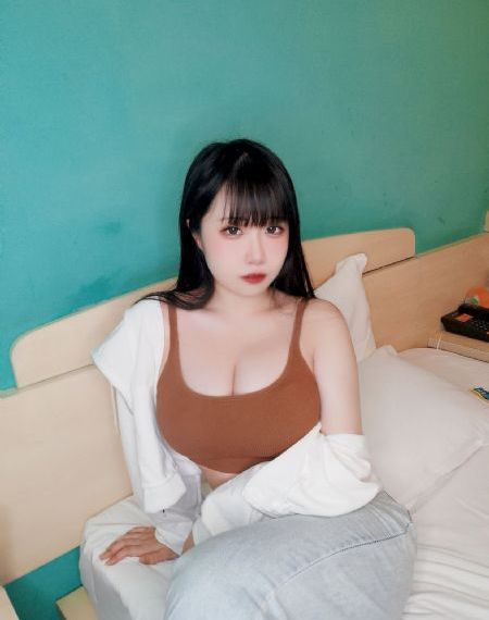 很黄很刺激的视频_十万网红美女美酱